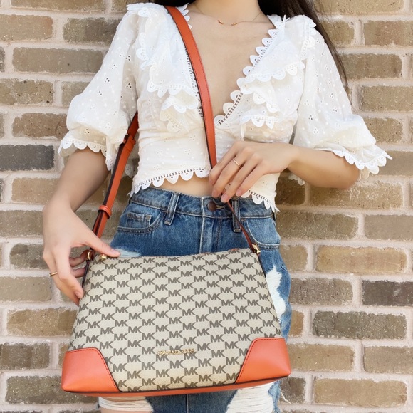 Gaby’sBags💕Michael Kors Crossbody NWT - Picture 2 of 9